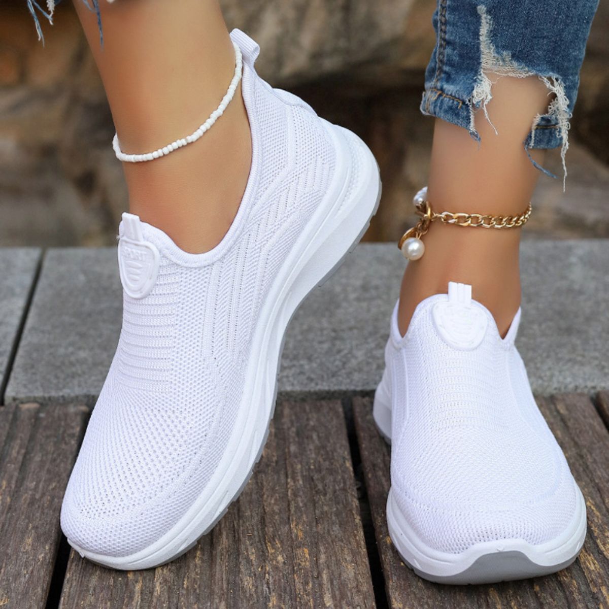 Comfortable flying woven slip-on shoes for mothers women