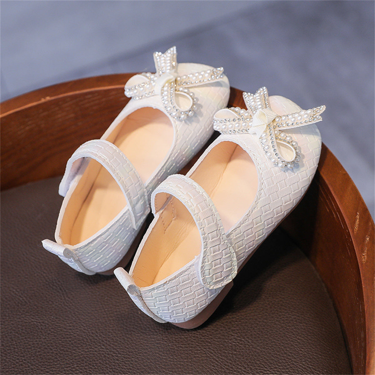 Children's sweet princess style pearl bow comfortable Velcro flat leather shoes