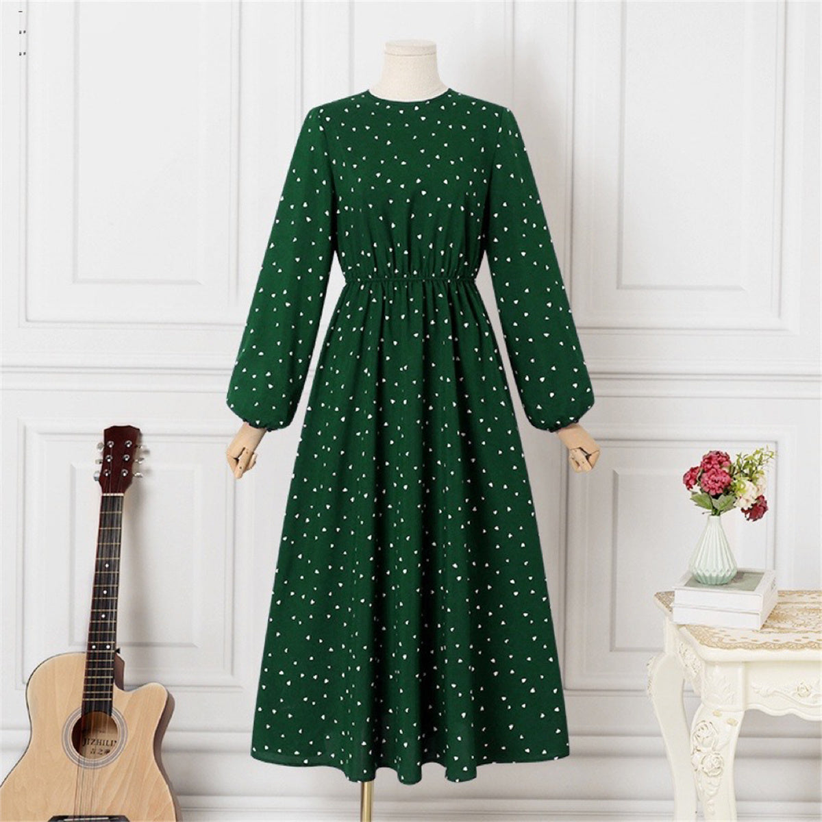 Loose waist long sleeve round neck heart-shaped print dress