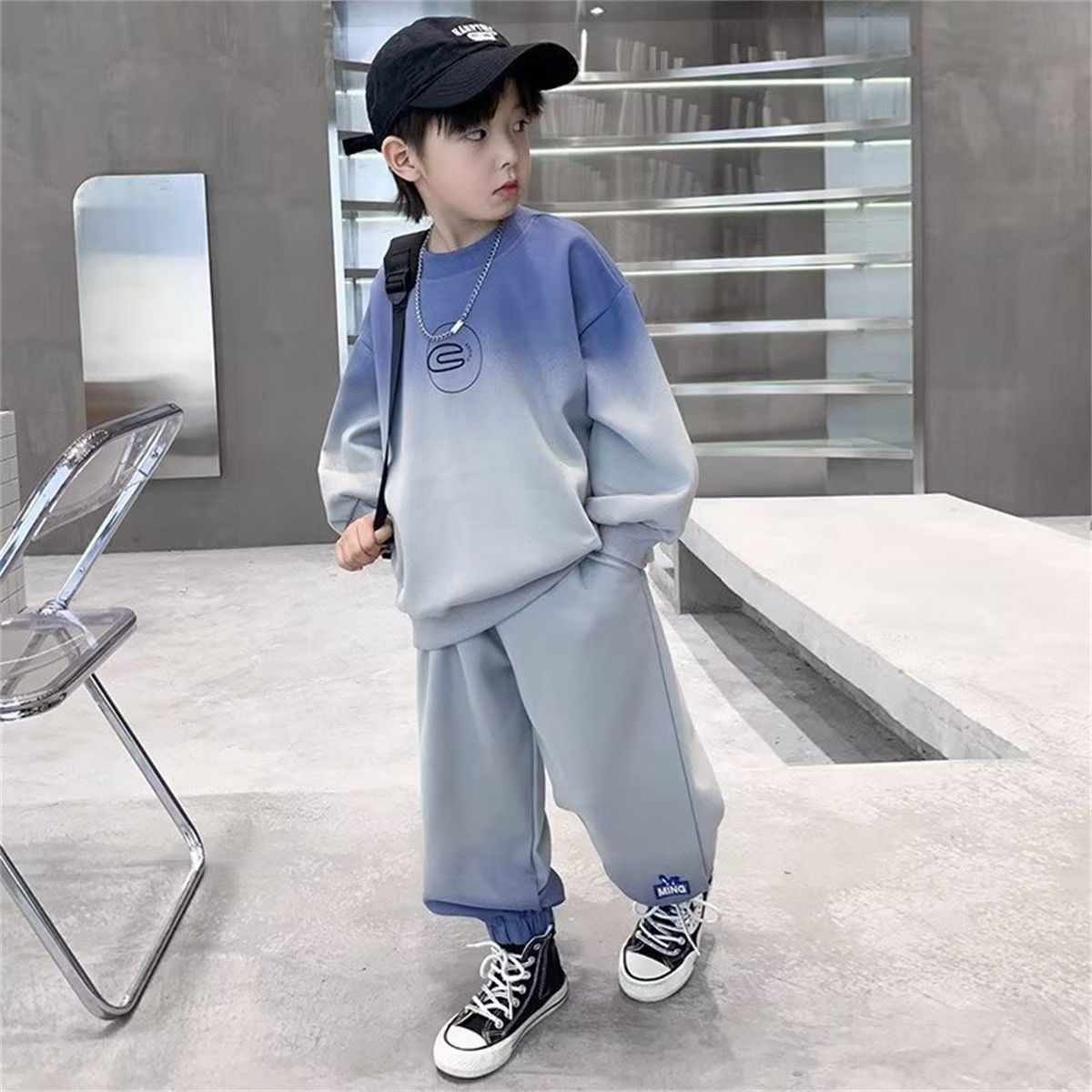 Autumn gradient temperament sports style sweater suit for middle and large boys