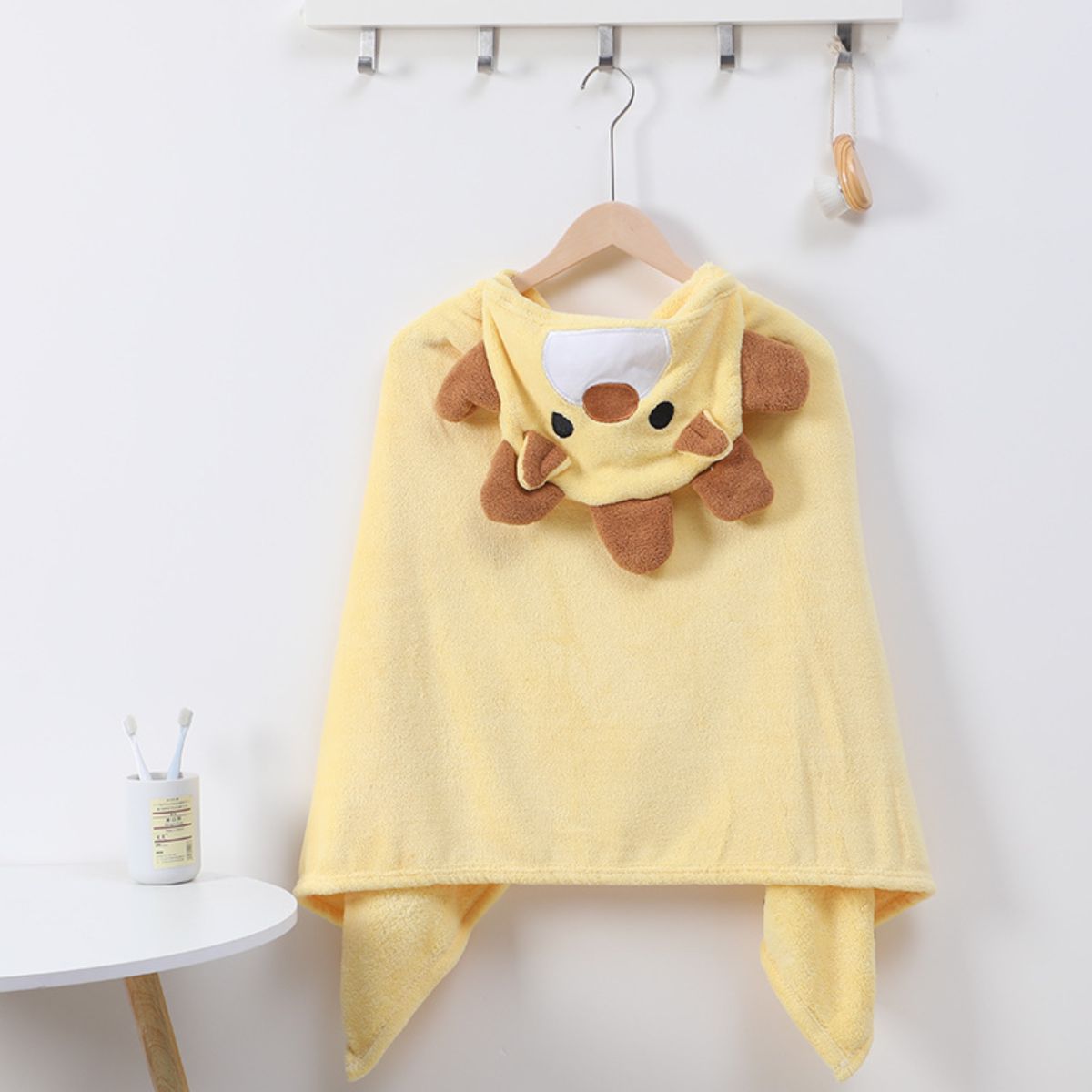 Thickened high-density coral fleece hooded cute pet cartoon cute water-absorbing bathrobe