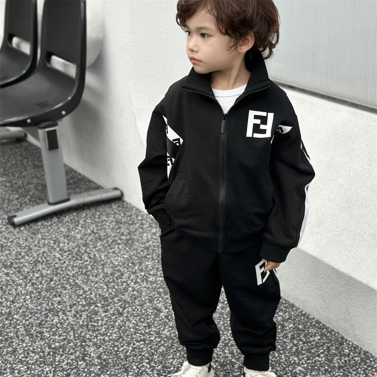 Fashionable sports casual suit for middle and large children