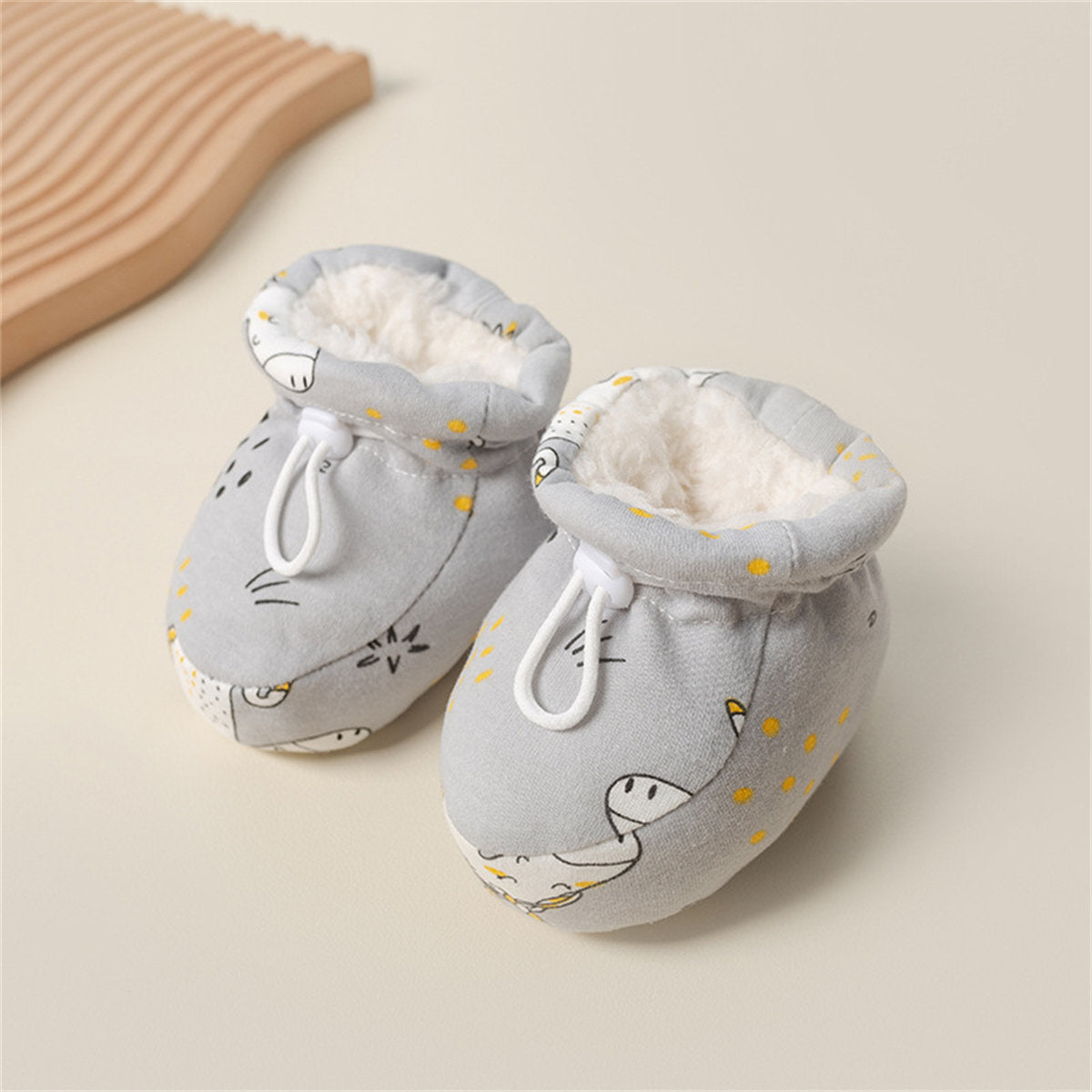 Infant and toddler boys and girls velvet shoe covers for winter, soft, skin-friendly, and non-falling cotton shoes