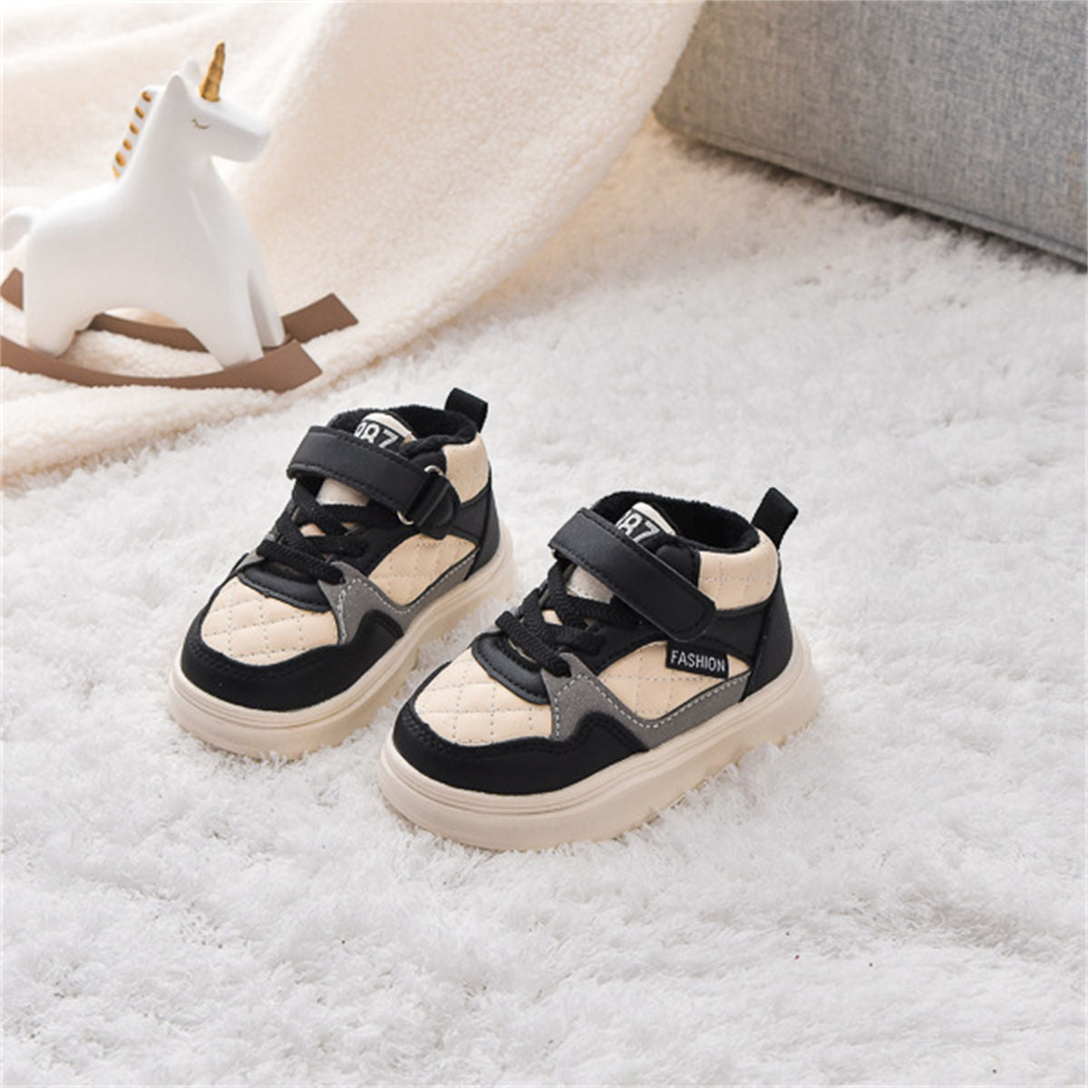 Children&#39;s and boys&#39; winter velvet color matching casual style waterproof warm high-top sneakers