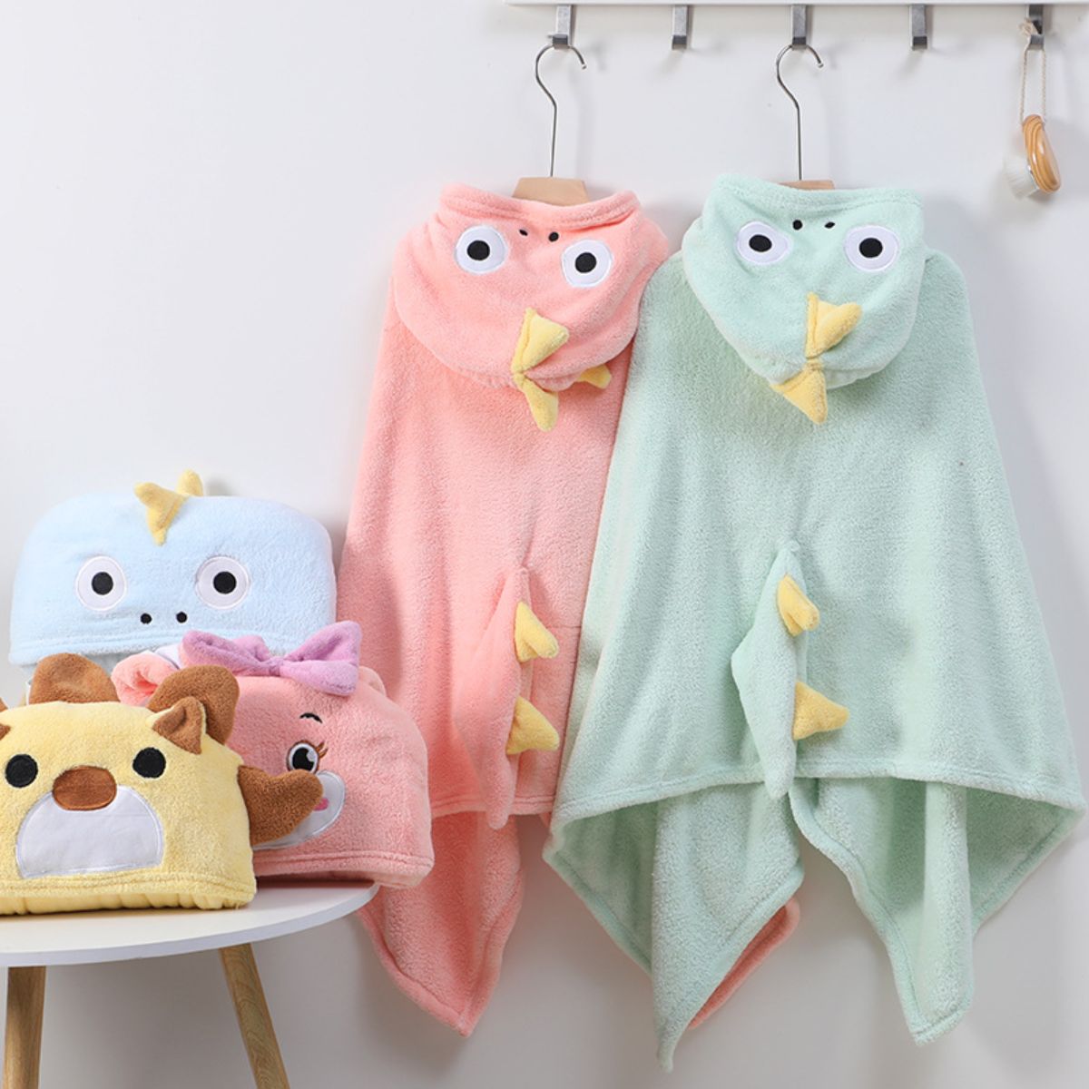 Thickened high-density coral fleece hooded cute pet cartoon cute water-absorbing bathrobe