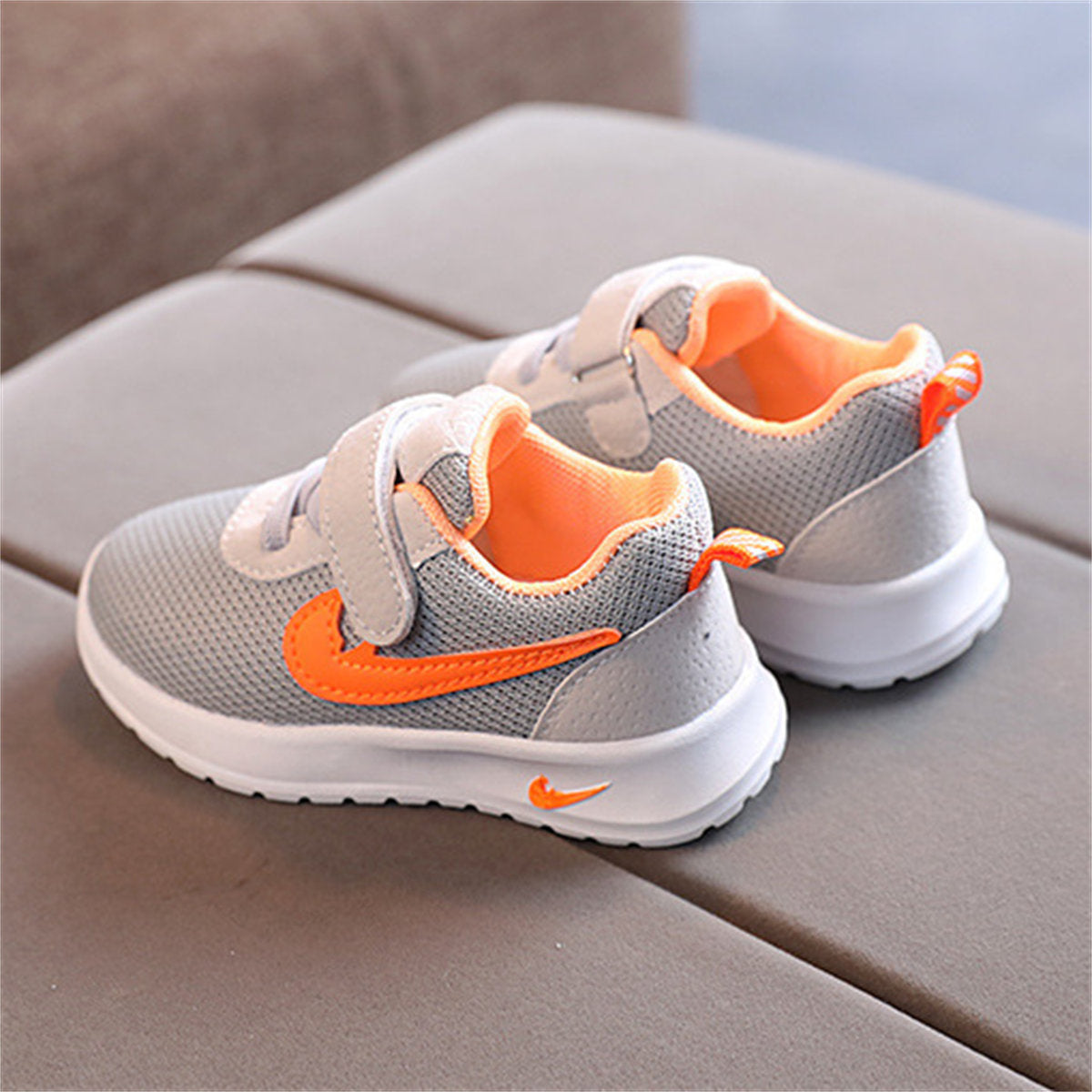 Children's solid color sports shoes