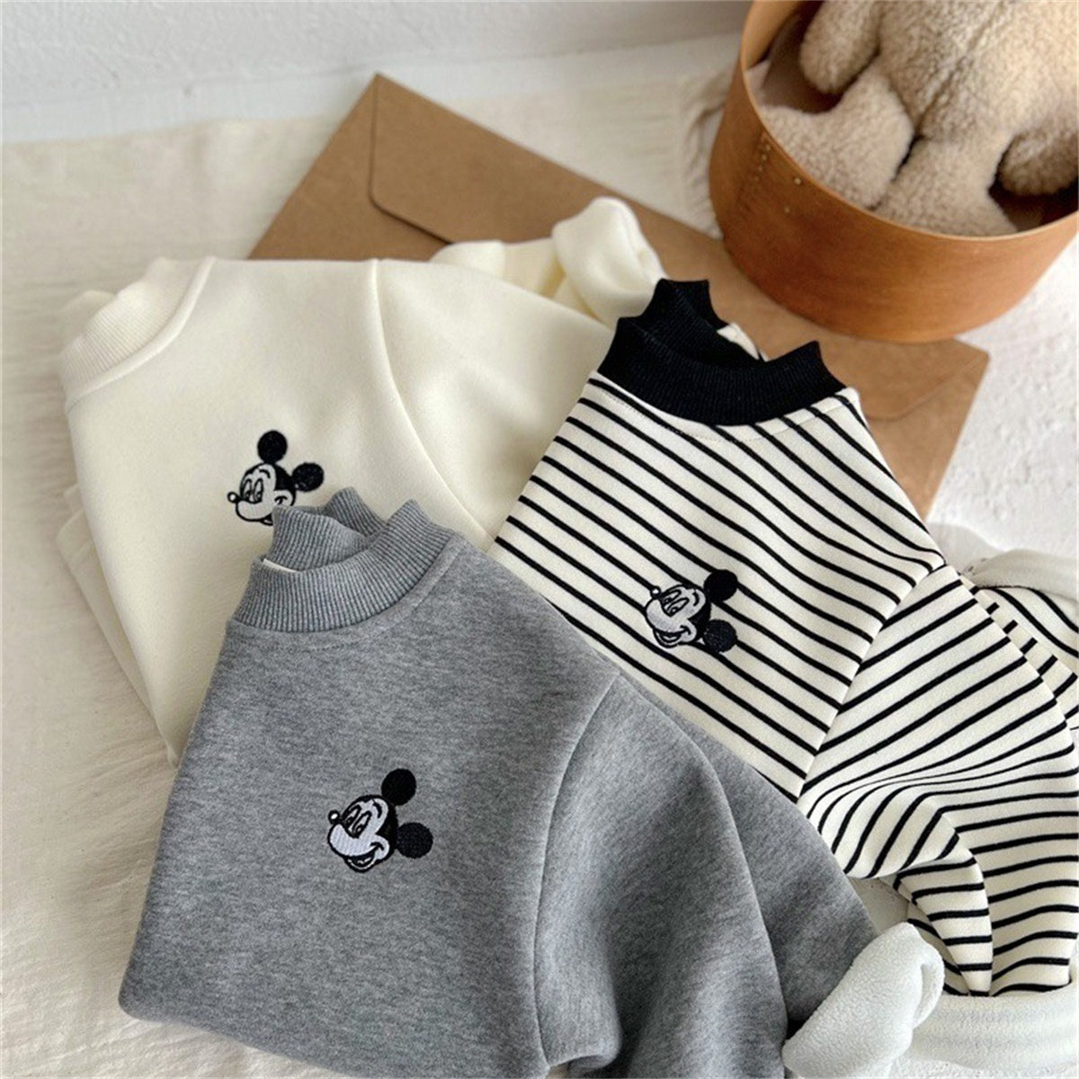 Cartoon pullover for boys and girls with fleece inner wear and warm sweatshirt