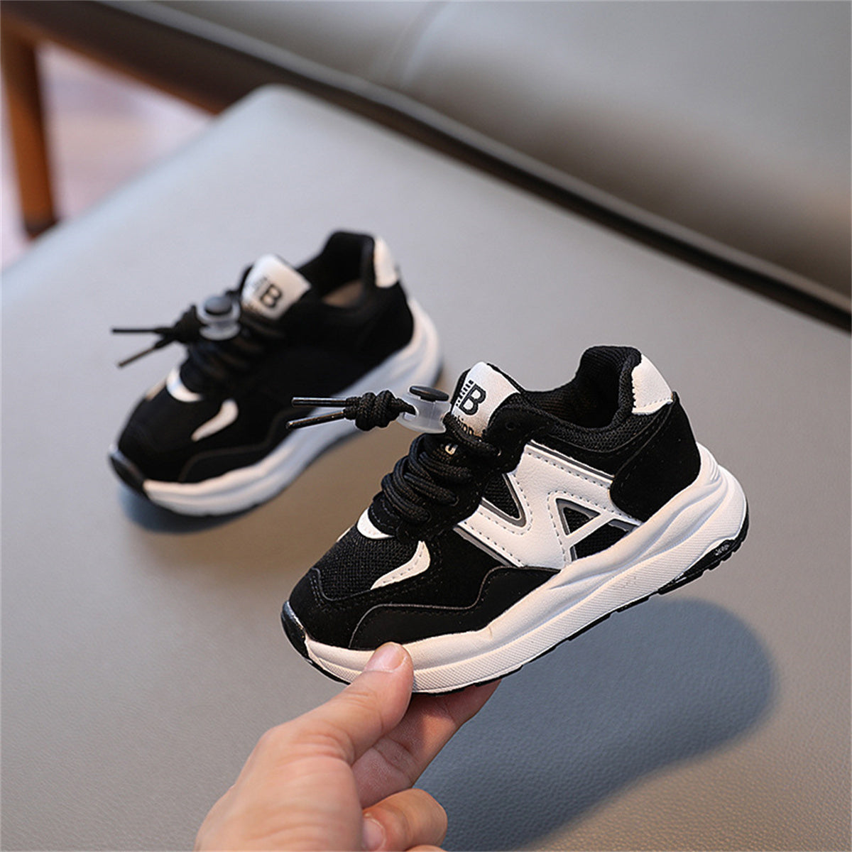 Children's and boys' spring and autumn tower buckle color matching simple line support soft sole sports shoes