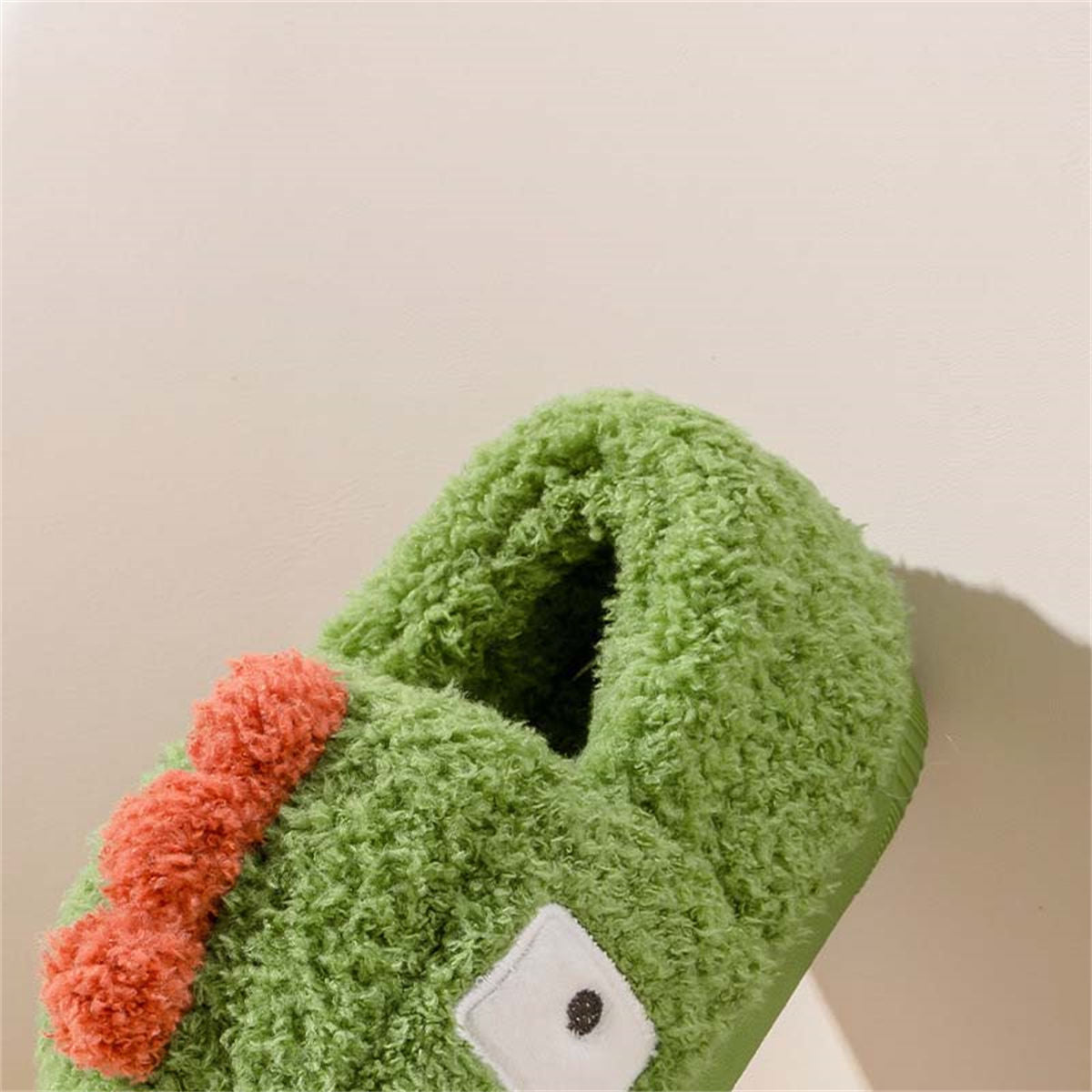 Children&#39;s winter velvet dinosaur cartoon cute style warm bag with hooded cotton slippers