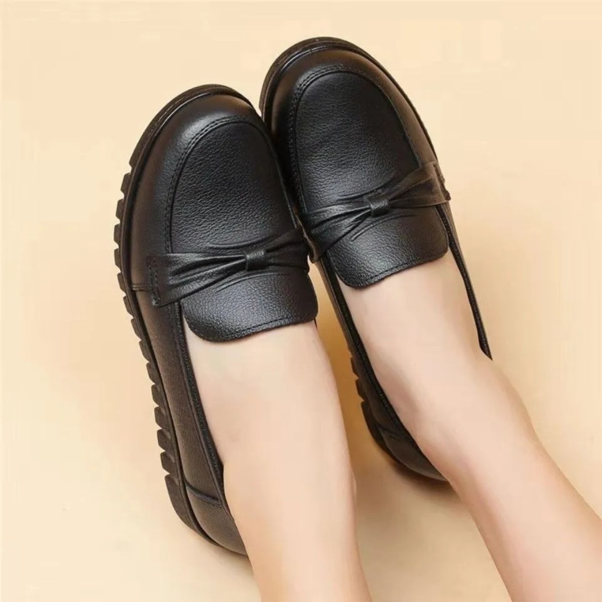 Spring shoes low top solid color round toe mother shoes waterproof and oil-proof soft leather shoes