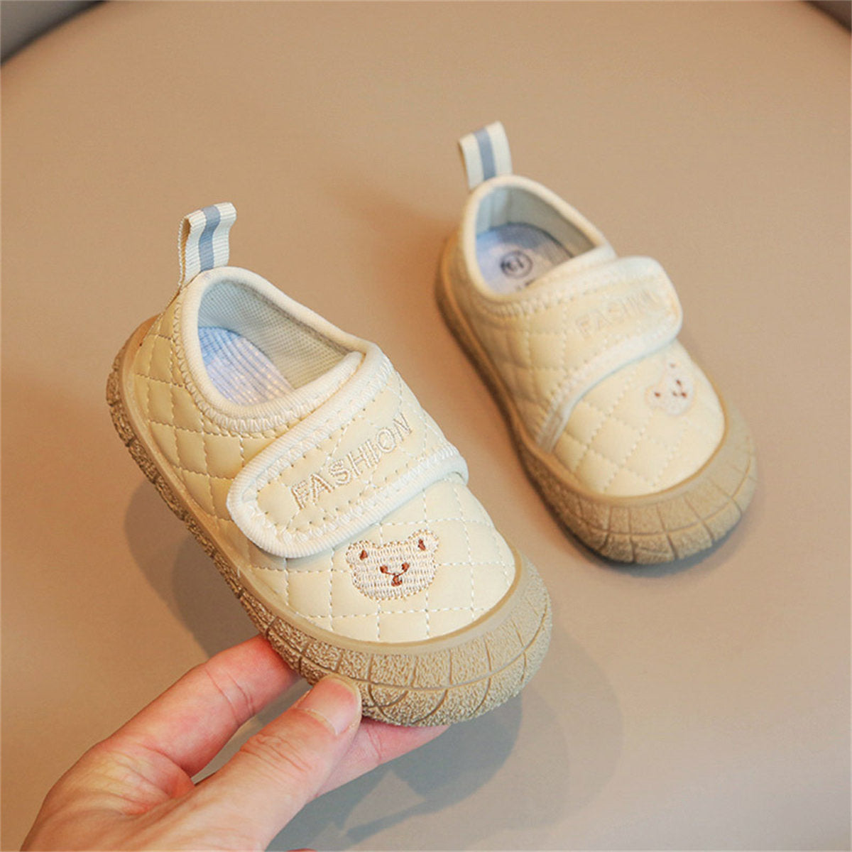 Children's and girls' cute bear embroidered soft-soled non-slip shock-absorbing Velcro toddler shoes