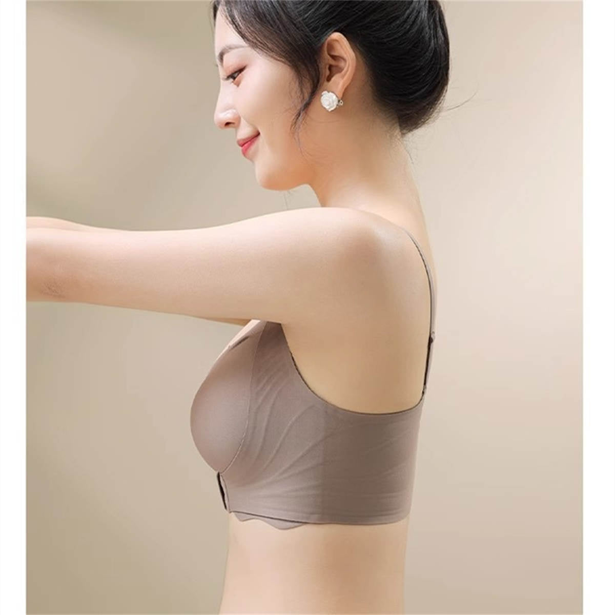 Front clasp bra for women with small chest and large breasts