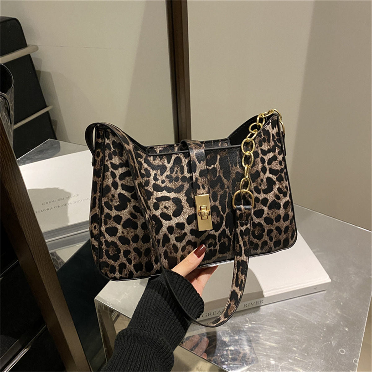 Women&#39;s high-end trendy all-match leopard print shoulder bag