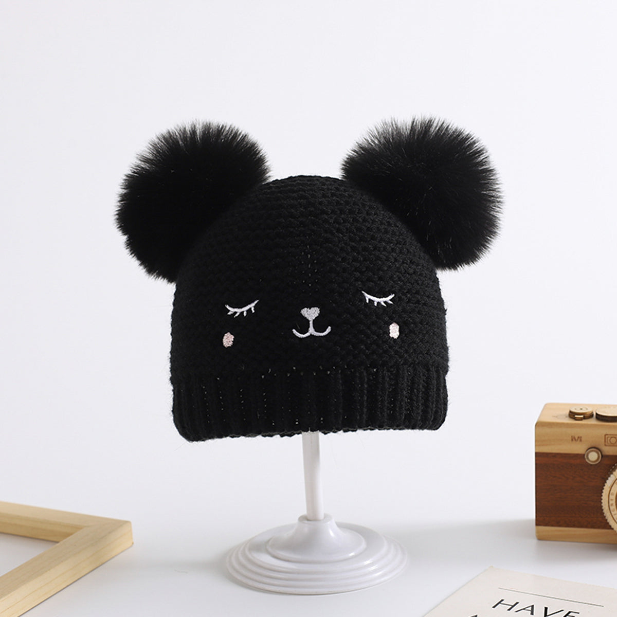 Children's woolen hat with fur ball