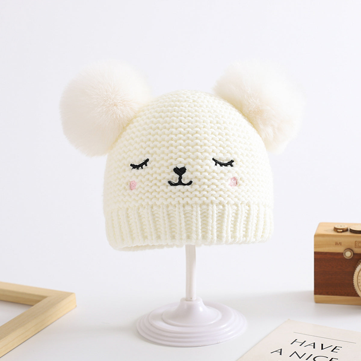 Children's woolen hat with fur ball