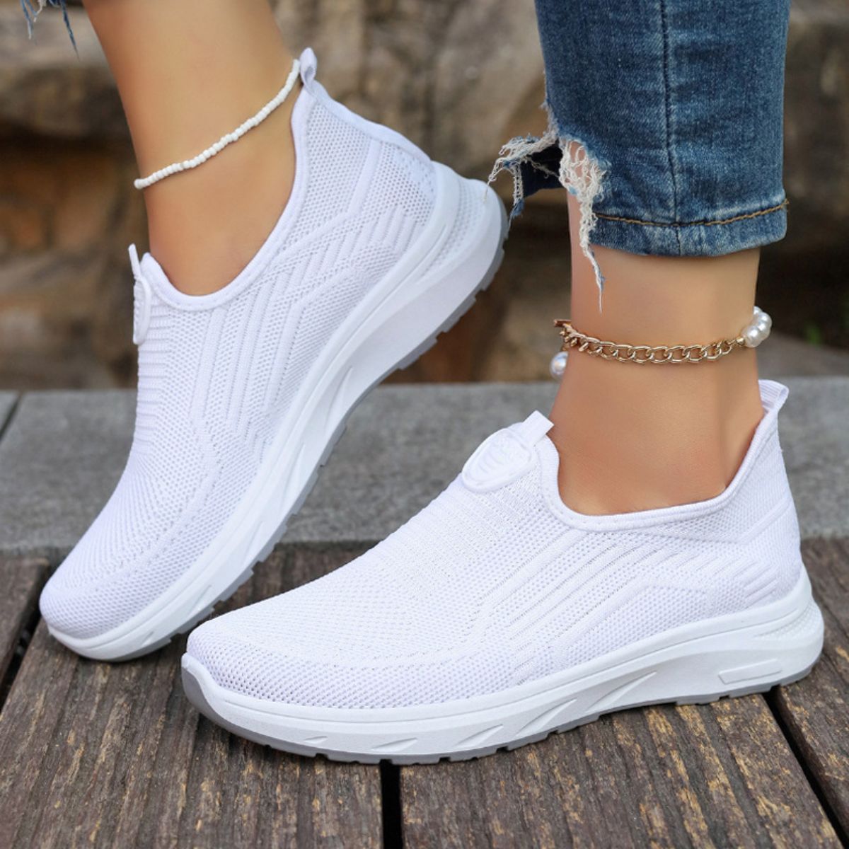 Comfortable flying woven slip-on shoes for mothers women