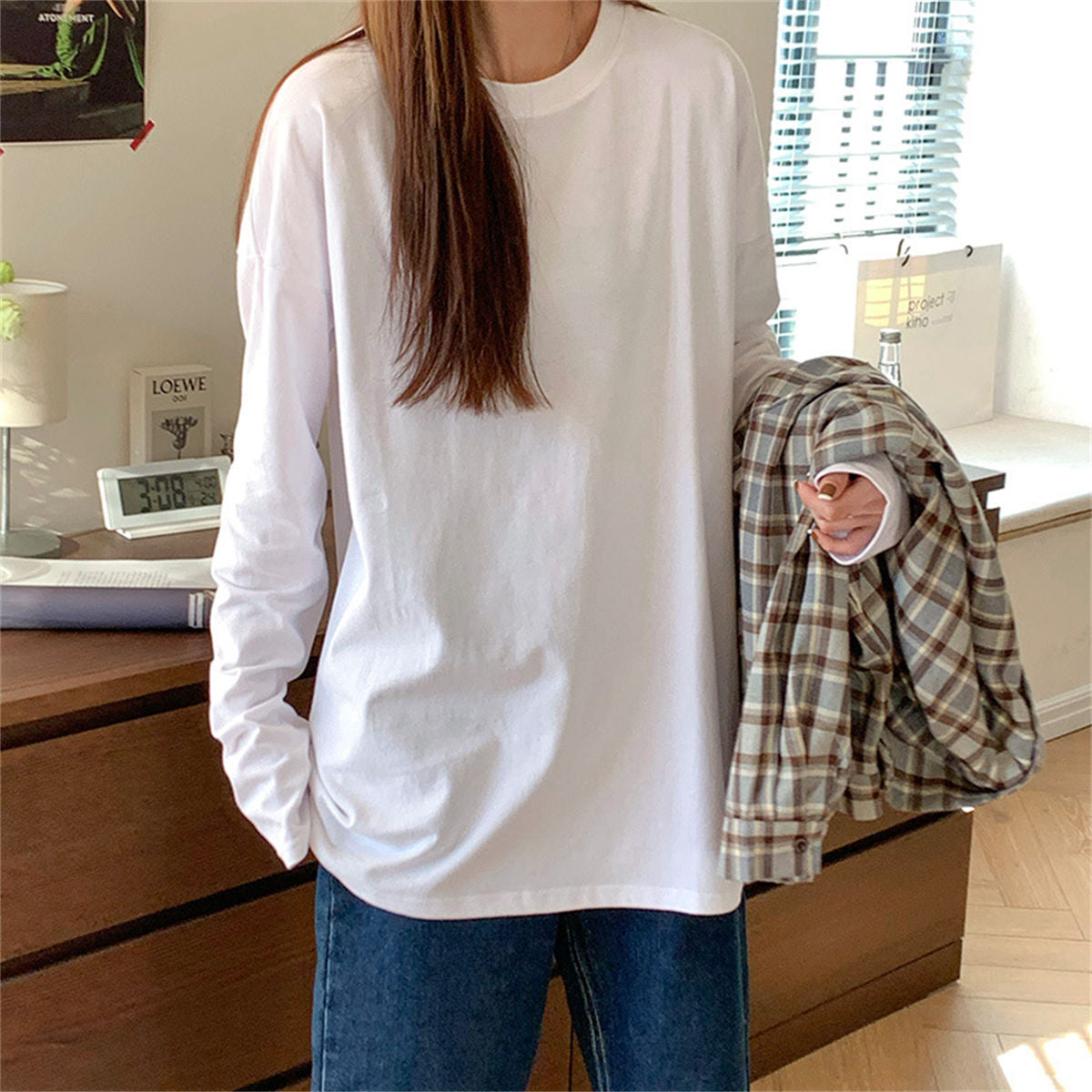 Women's white bottoming shirt with solid color long sleeve T-shirt