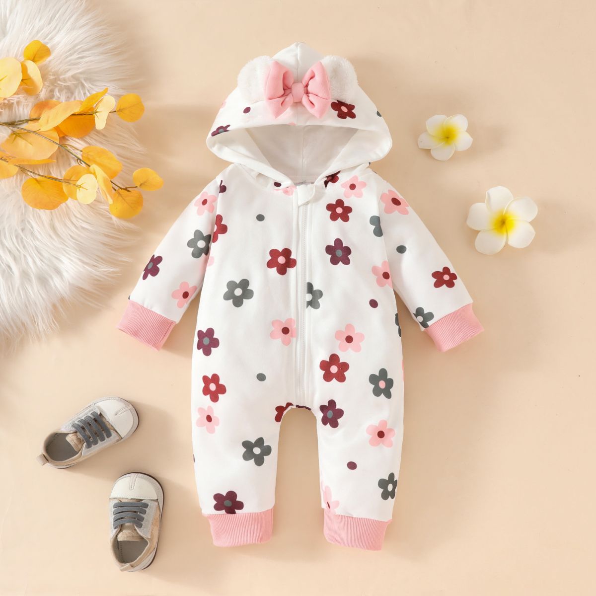 Newborn baby girl autumn and winter sweet casual cute comfortable soft three-dimensional plush bow hooded toddler jumpsuit long crawling clothes