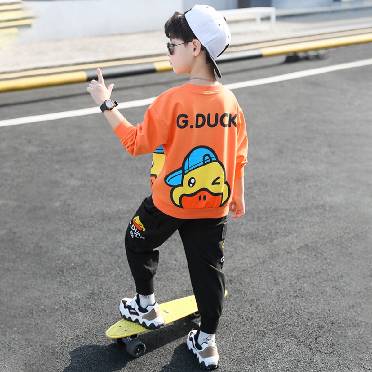 Little yellow duck boy sweater suit spring and autumn new children's sportswear two-piece suit cartoon medium and large children's clothing