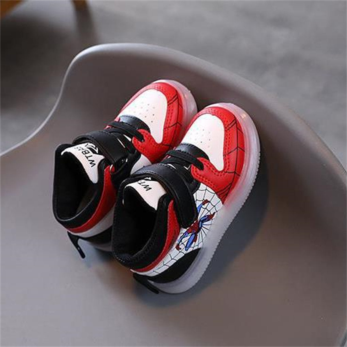 Cool Spider-Man soft-soled luminous LED soft-soled warm high-top sneakers for little boys