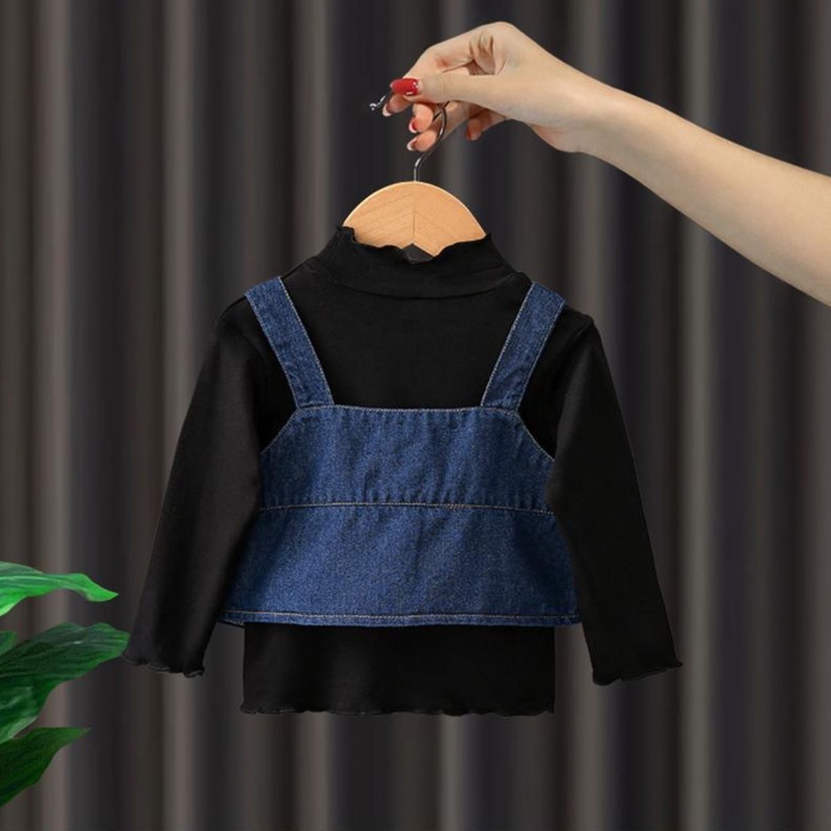 Small and medium-sized girls autumn clothing denim overalls suit new style girls baby girl autumn three-piece suit