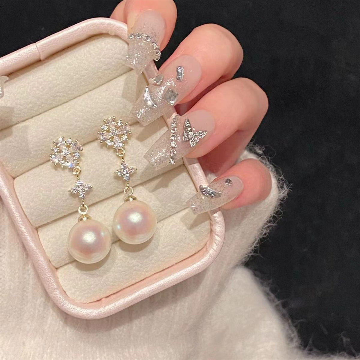 Women's daily banquet outing high-end elegant pearl earrings