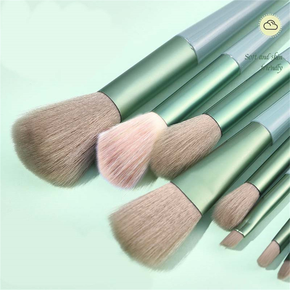 13-piece set of foundation, eyeshadow, blush tools, soft bristles, portable beginner makeup brushes