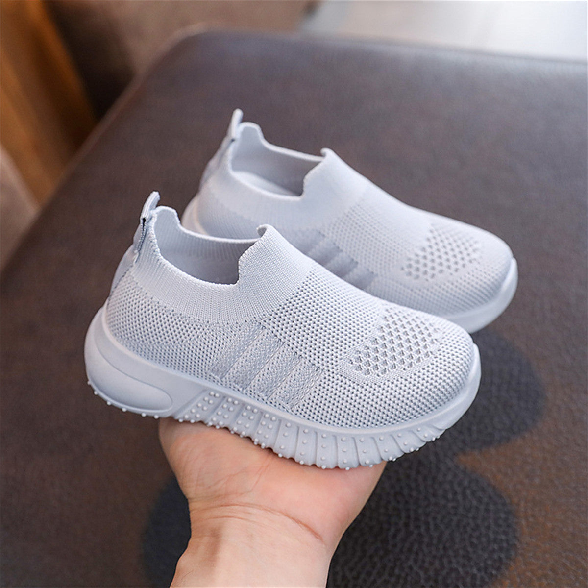 Children's solid color slip-on soft sole sports shoes