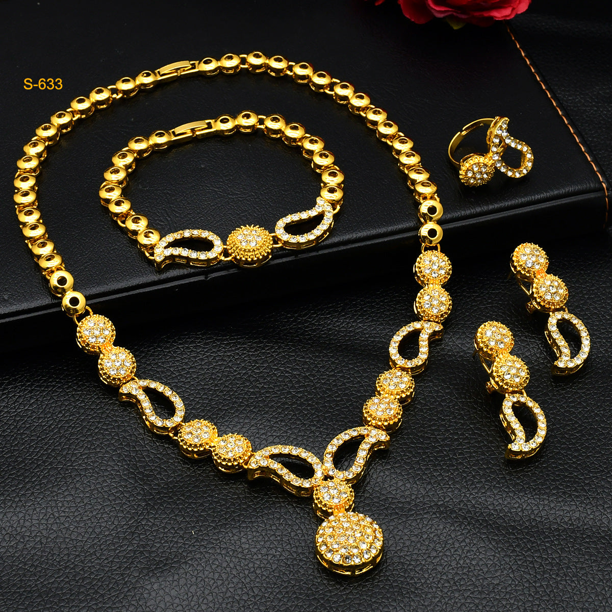 Women's 4-piece gorgeous banquet-style bridal gold-colored jewelry set