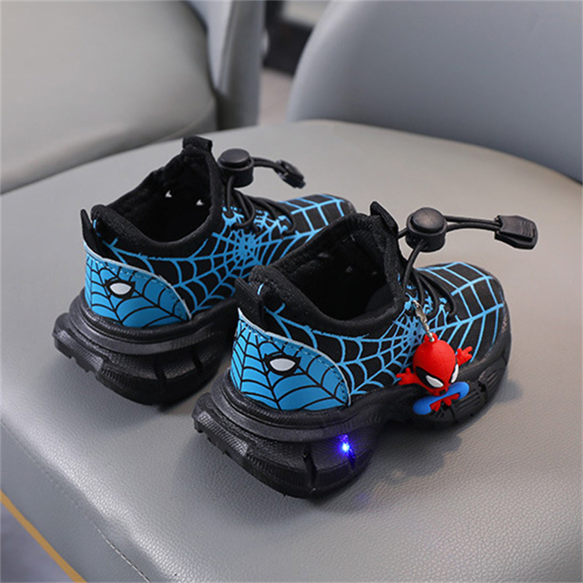 Children's mesh spider web LED light-up sports shoes