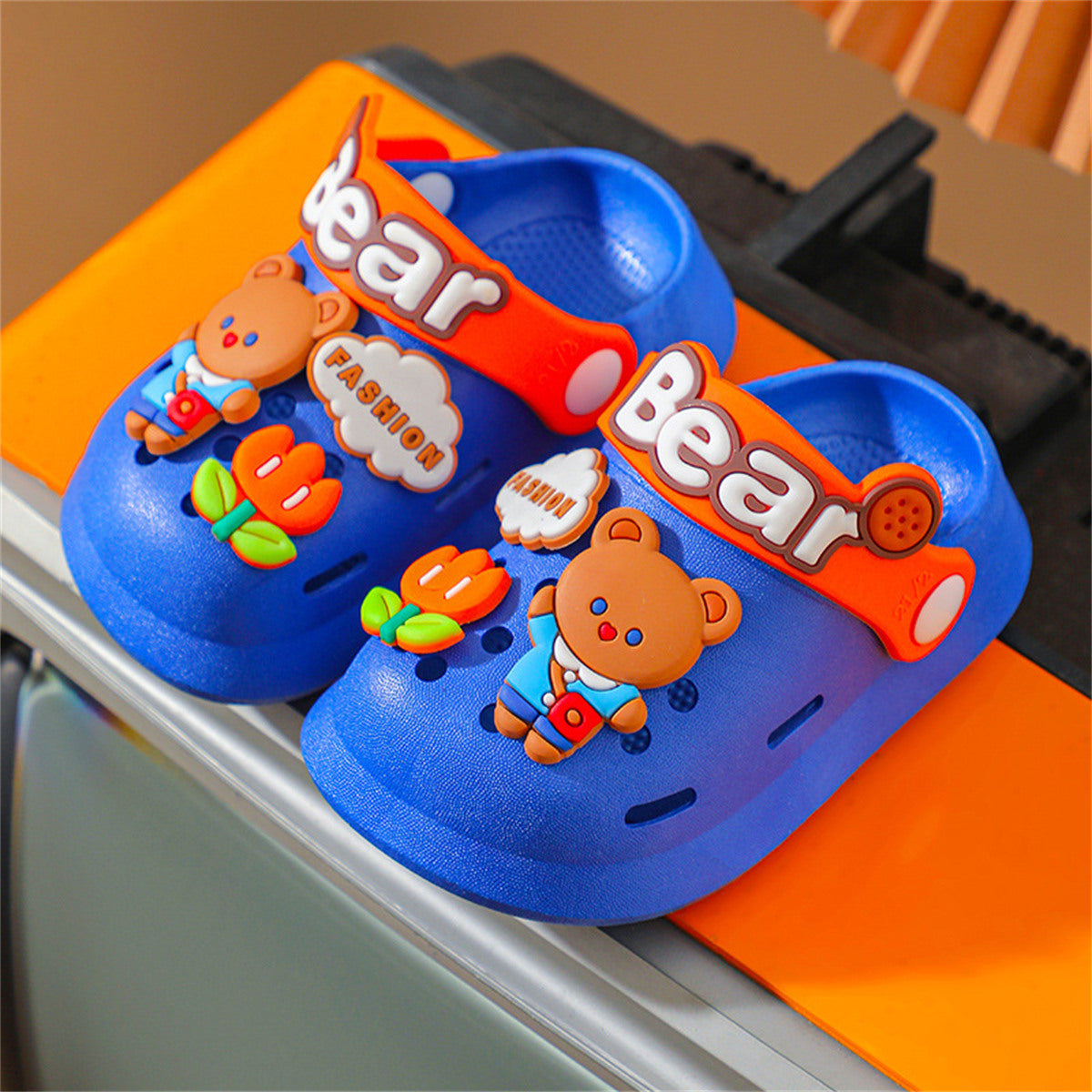 Cute cartoon baby non-slip girls' hole shoes