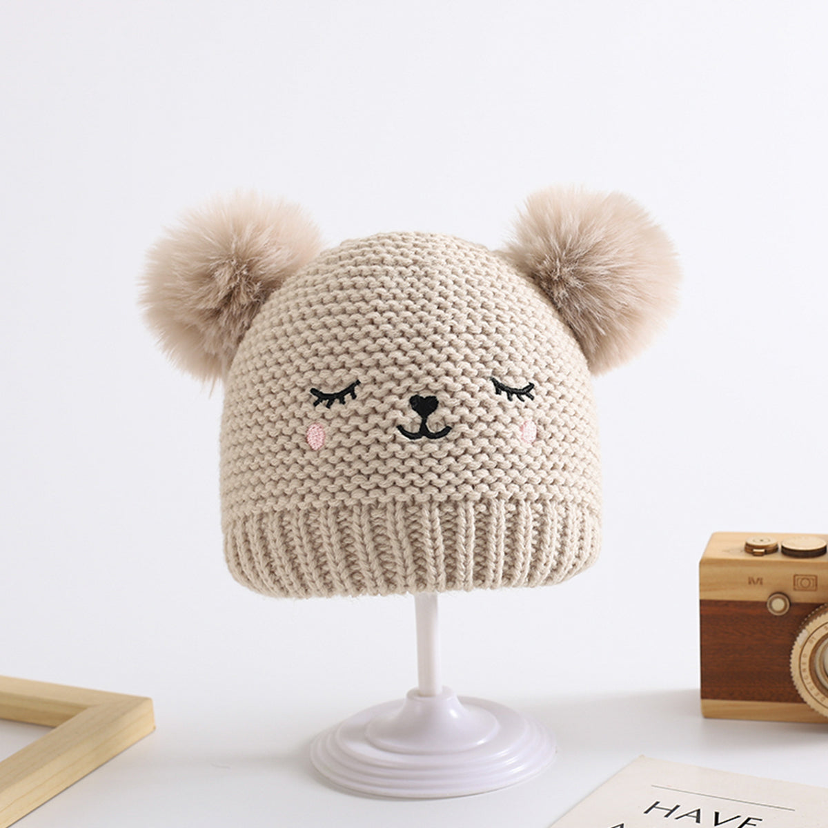 Children's woolen hat with fur ball