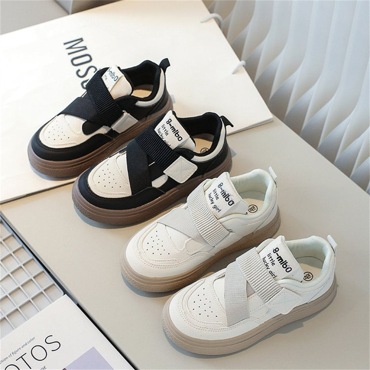 Black and white contrast casual sports style soft-soled low-top canvas shoes for middle and large children