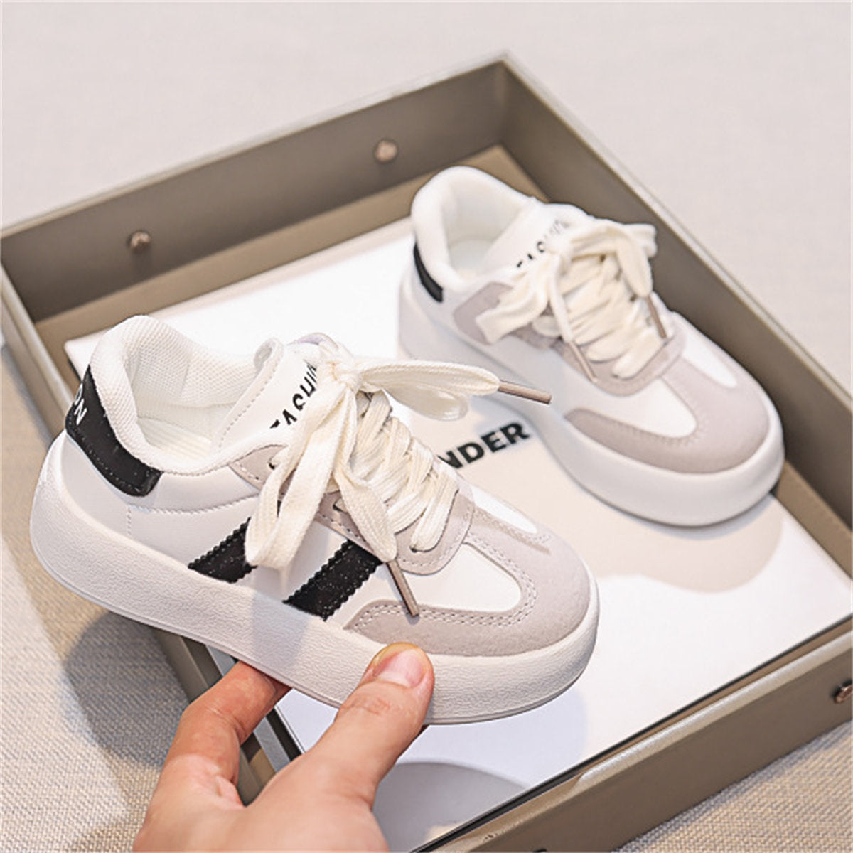 Simple ladies style waterproof, non-slip and versatile low-top sneakers for middle and large children and girls