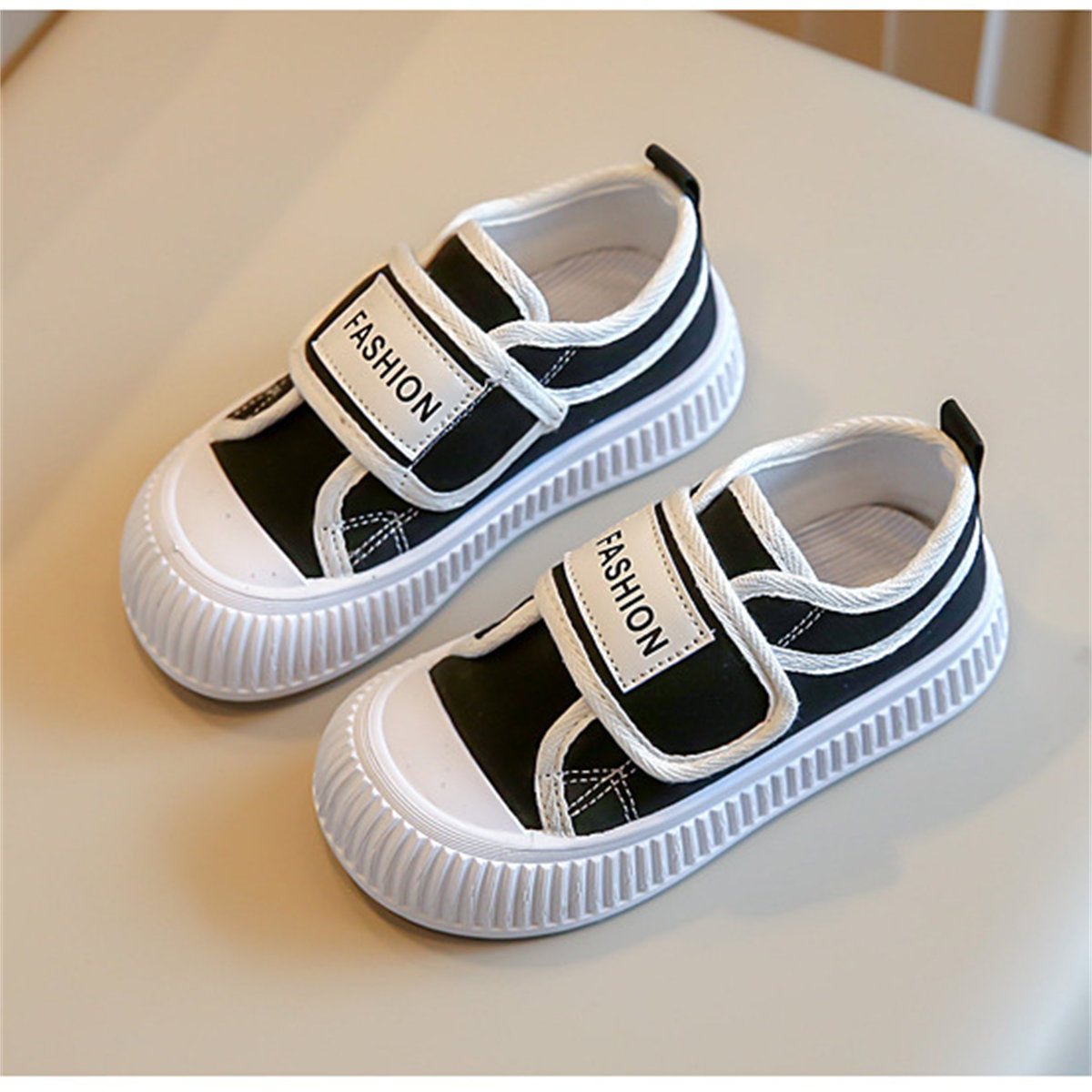 Medium and large girls' soft sole casual style letter style sweet and cool low-top canvas shoes