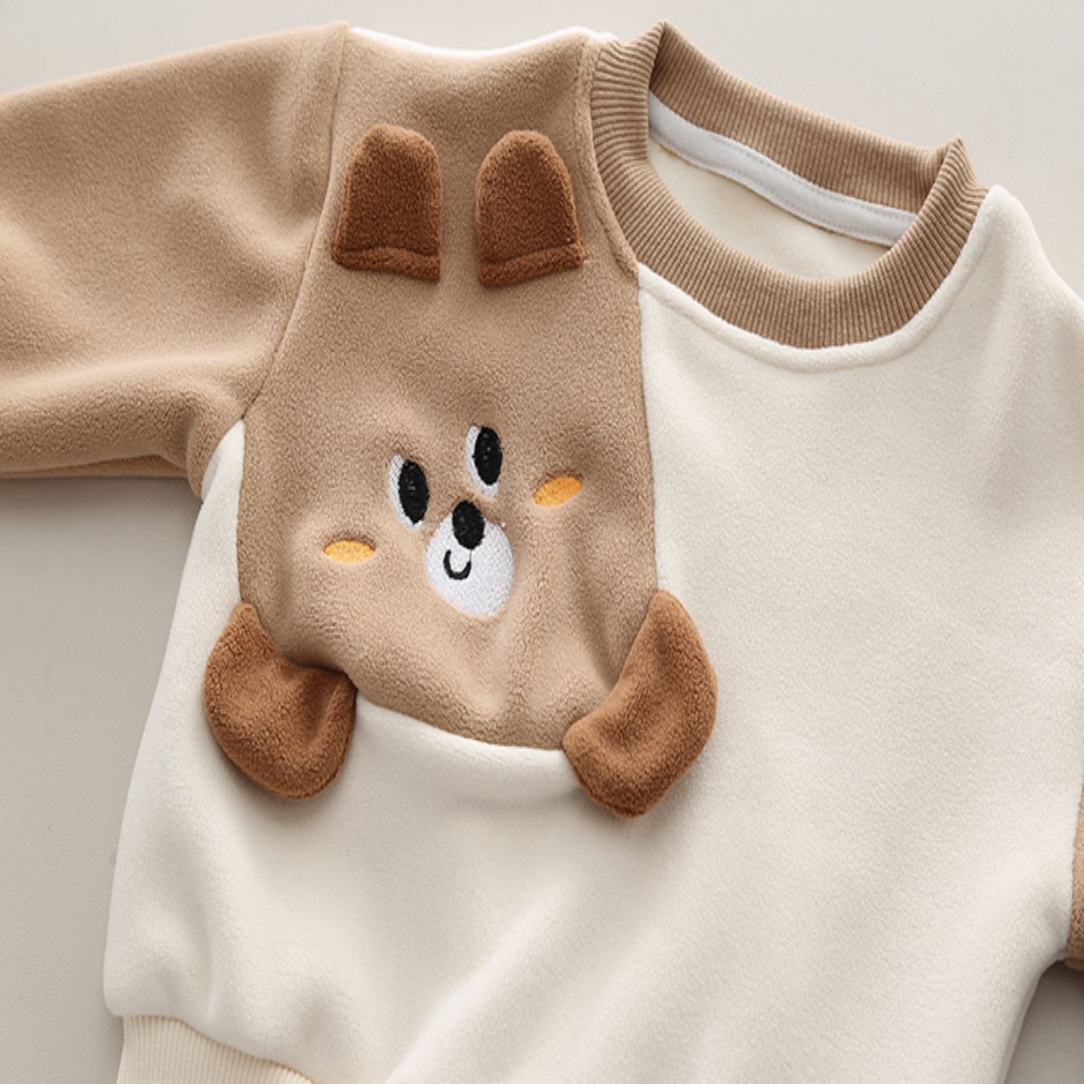 Baby winter suit new style plus velvet cartoon animal sweater two-piece suit small and medium children's clothes winter style plus velvet thickened