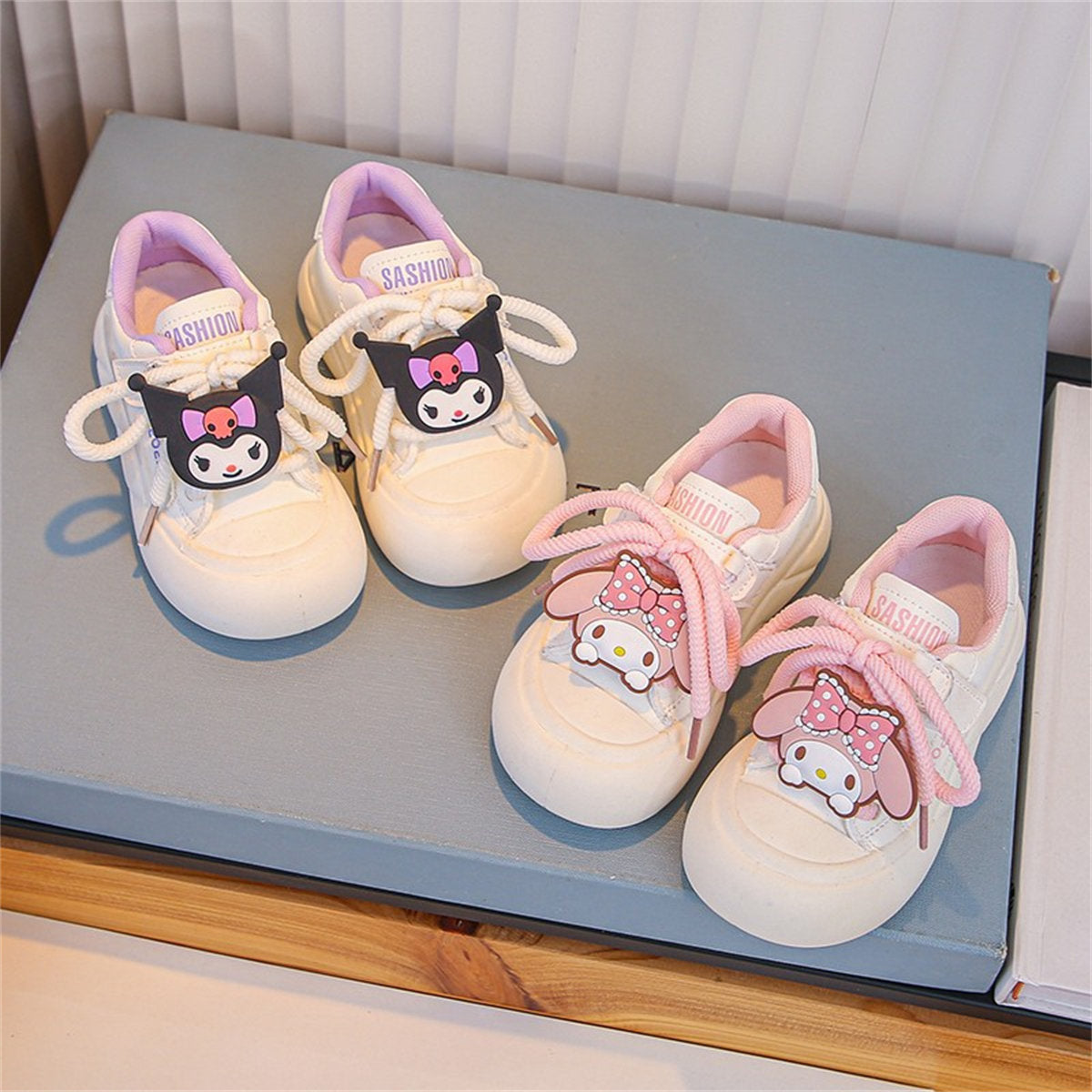 Sanrio cute casual style soft sole lightweight low-top canvas shoes for middle and large children's girls spring and autumn