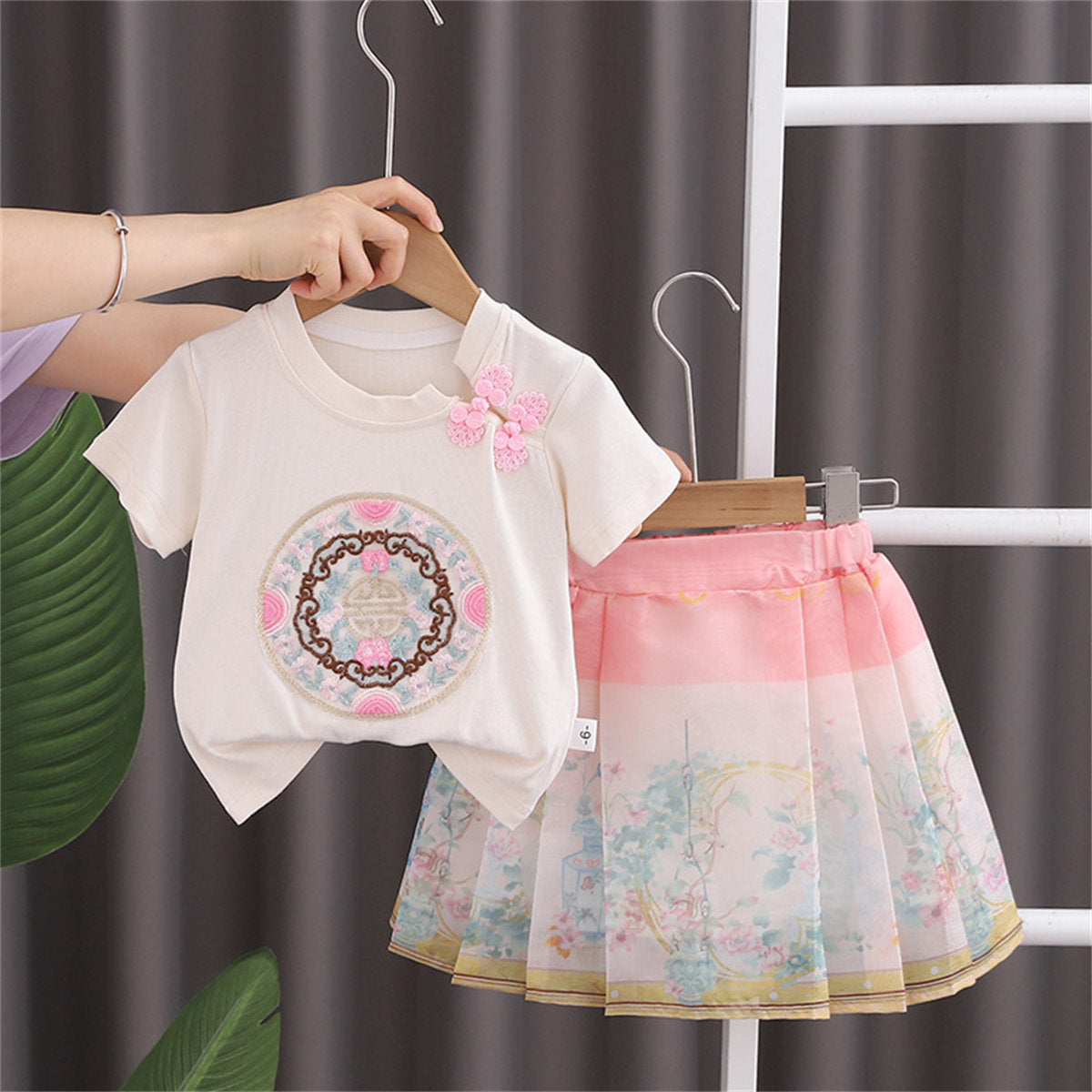 Girls 2-piece embroidered short-sleeved T-shirt and tutu skirt set