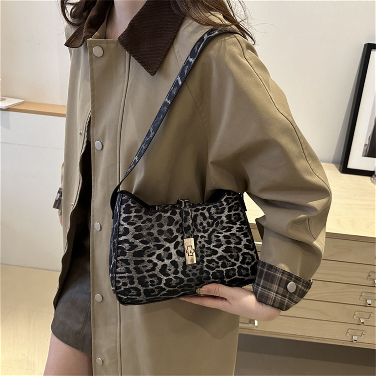 Women&#39;s high-end trendy all-match leopard print shoulder bag