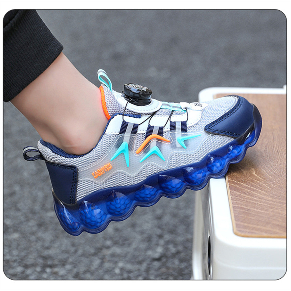 Middle and large boys spring and autumn color matching sports style running soft sole shock absorption non-slip sports shoes