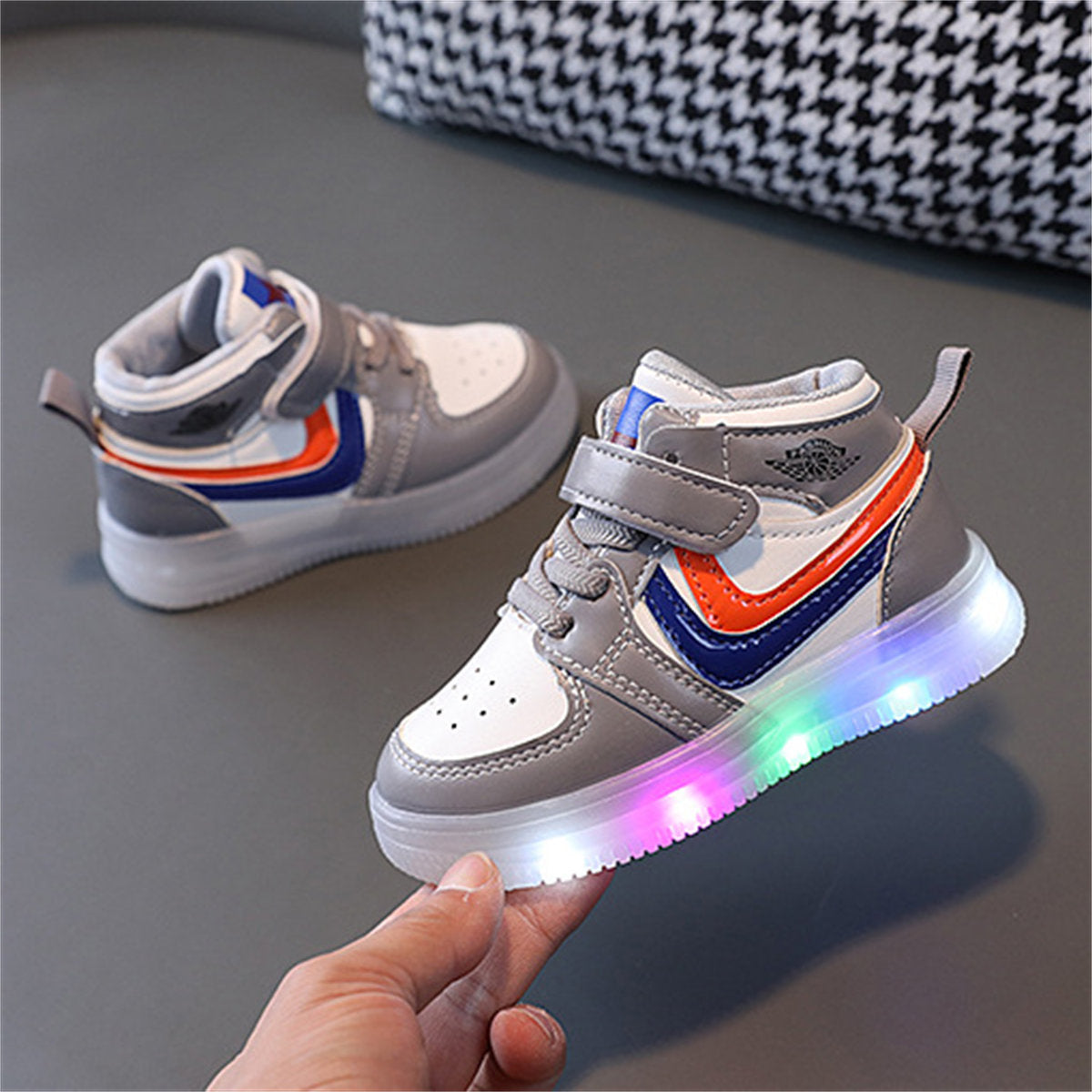 Simple and elegant luminous LED soft-soled high-top sneakers for children and boys