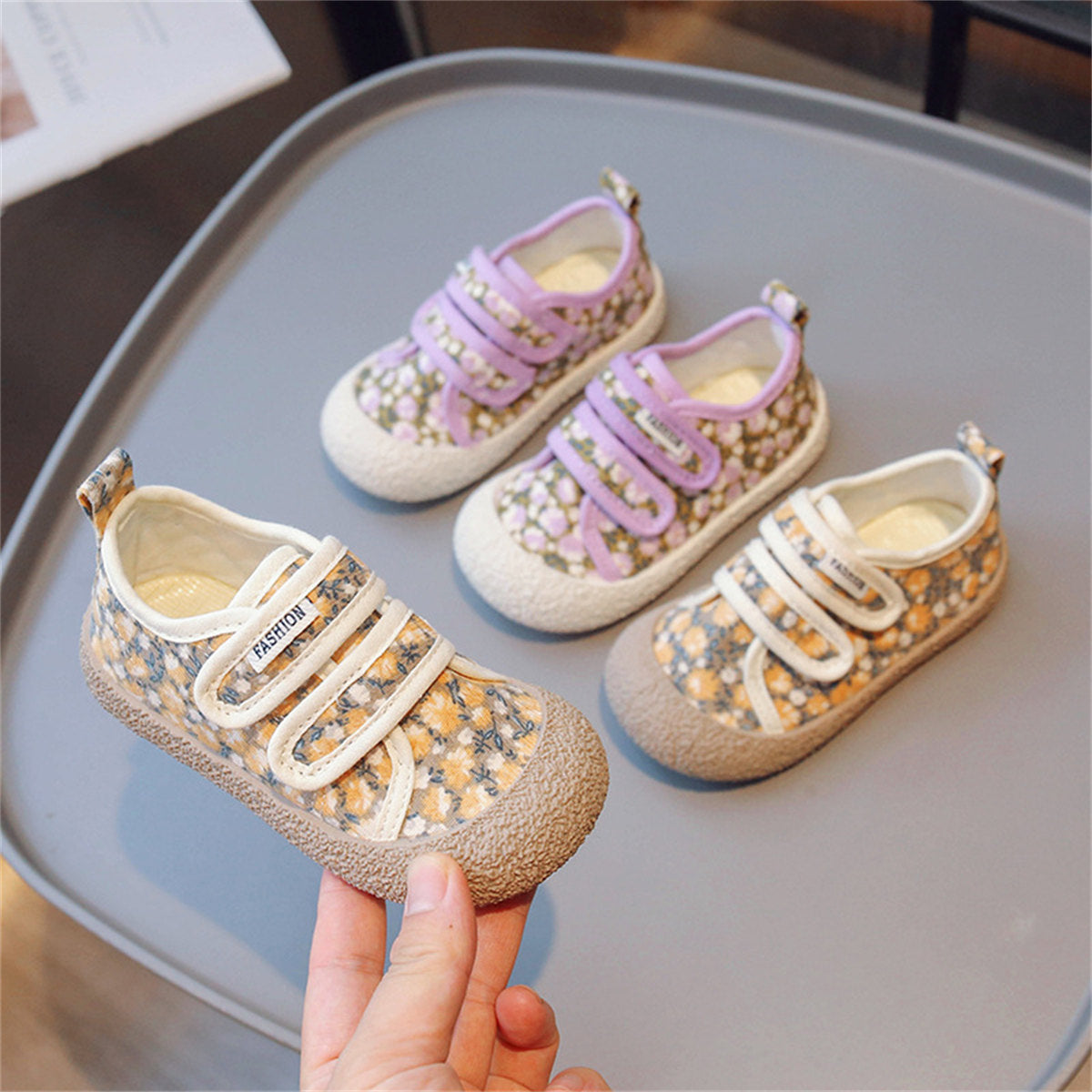 Children's and girls' cute casual style floral Velcro soft sole non-stuffy low-top canvas shoes