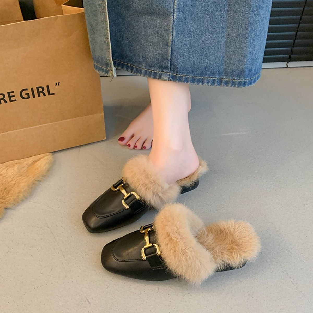 Fashionable and versatile closed-toe velvet half-slippers