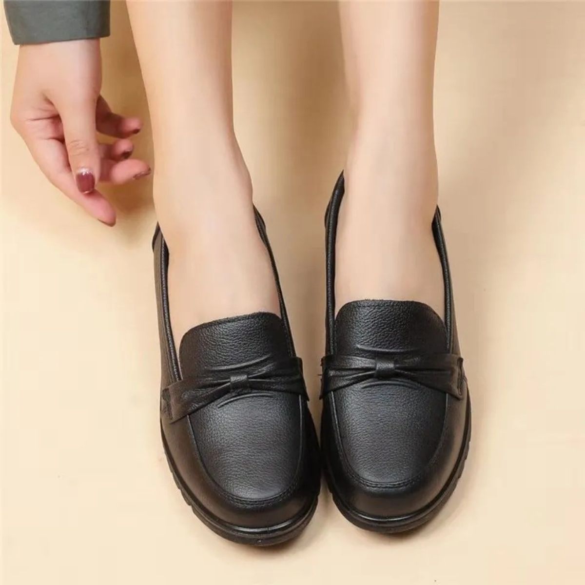 Spring shoes low top solid color round toe mother shoes waterproof and oil-proof soft leather shoes