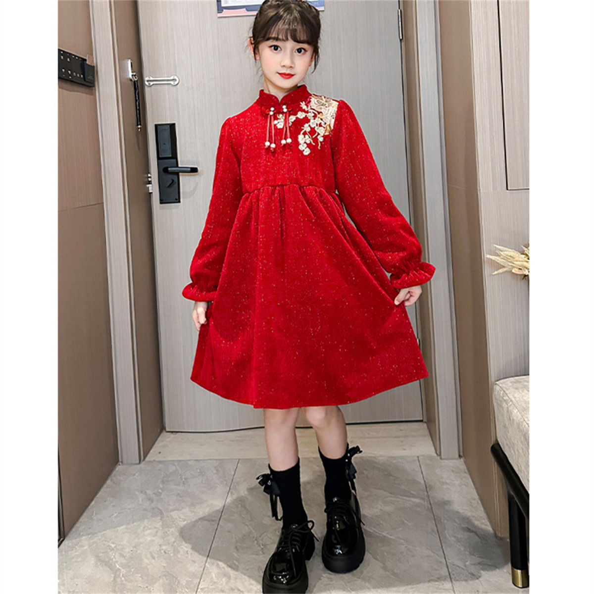 Winter red exquisite embroidered lady-style long-sleeved dress for middle and large girls