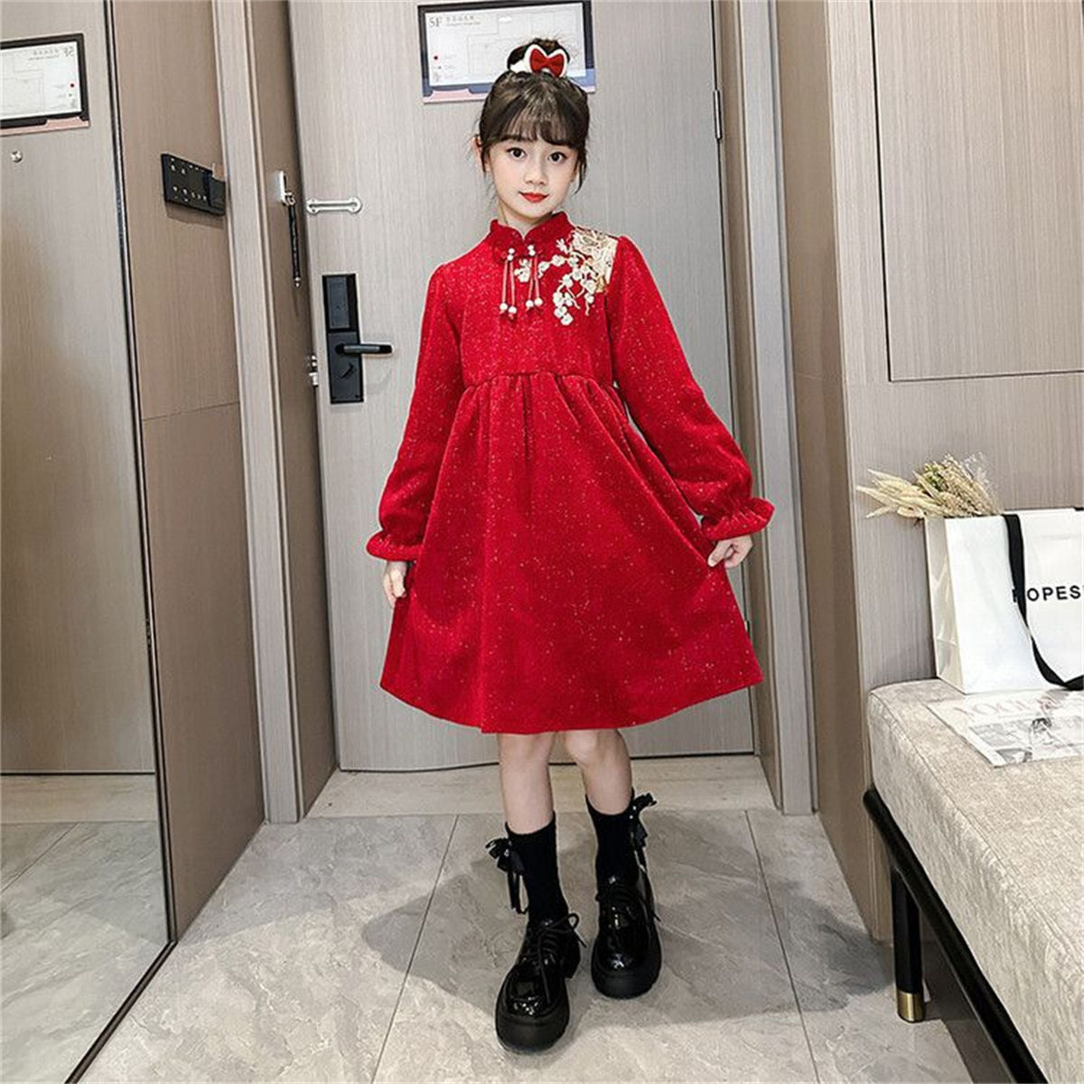 Winter red exquisite embroidered lady-style long-sleeved dress for middle and large girls