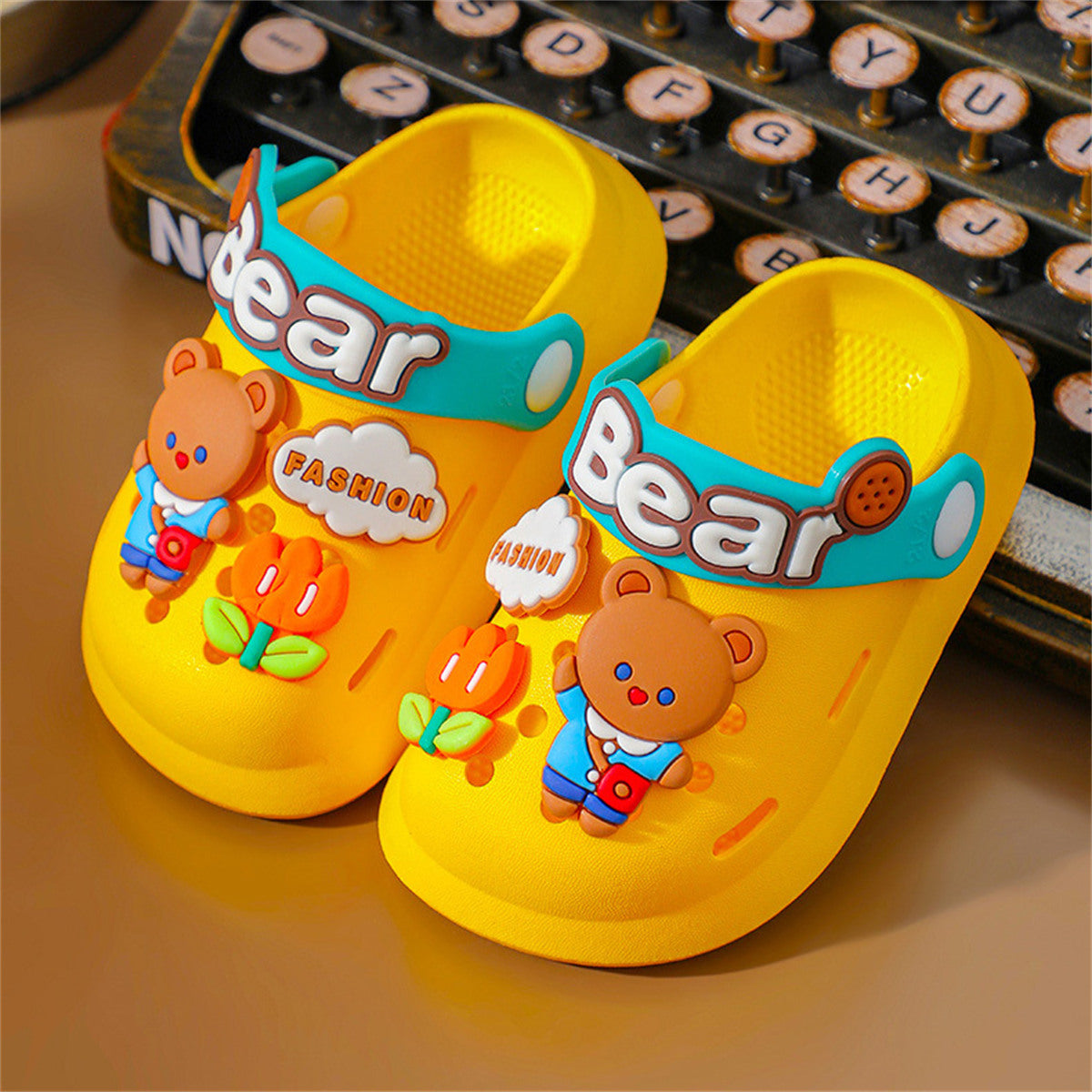 Cute cartoon baby non-slip girls' hole shoes