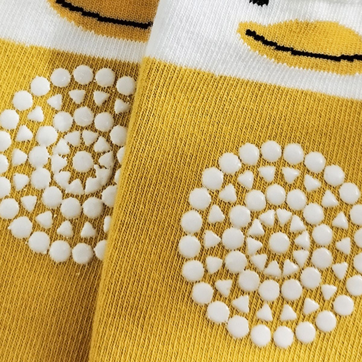 Infant and young children's non-slip knee-pad socks set