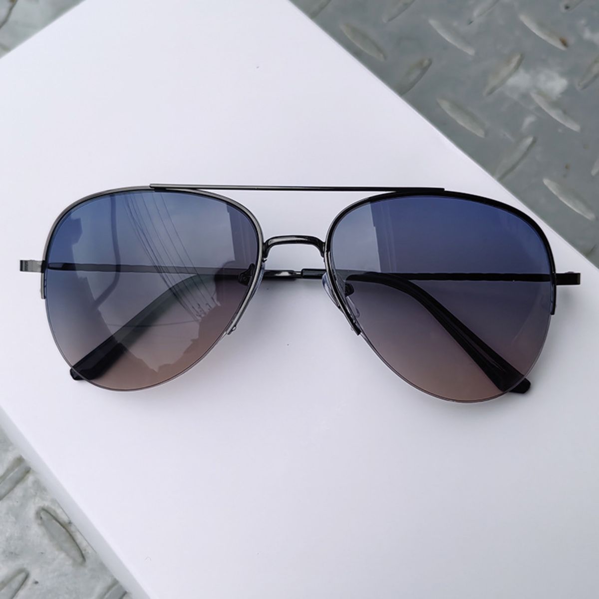 Adult gradient metal half-frame UV protection sunglasses