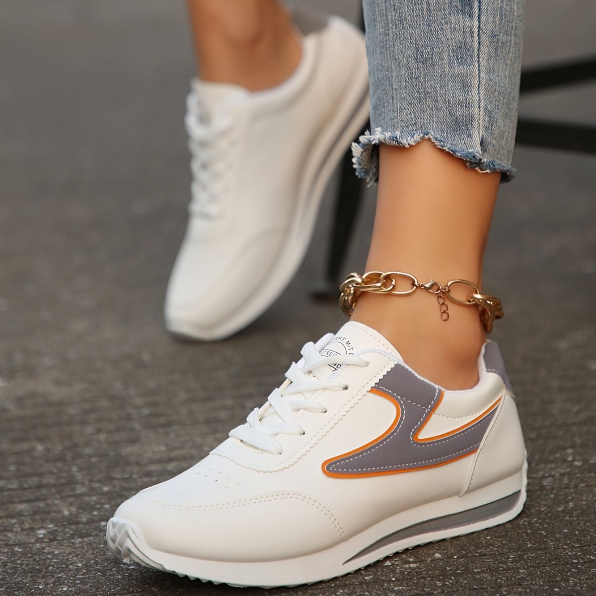 Fashionable and simple white shoes for women, low-top, soft sole, lightweight, casual and versatile ladies' Forrest Gump shoes